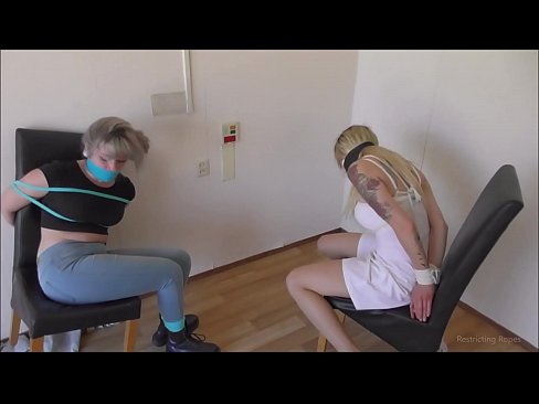 ❤️ عادی / بندھے ہوئے اور تنگ / مصیبت میں لڑکی ❤❌  فحش میں ur.porno-flix.ru ﹏